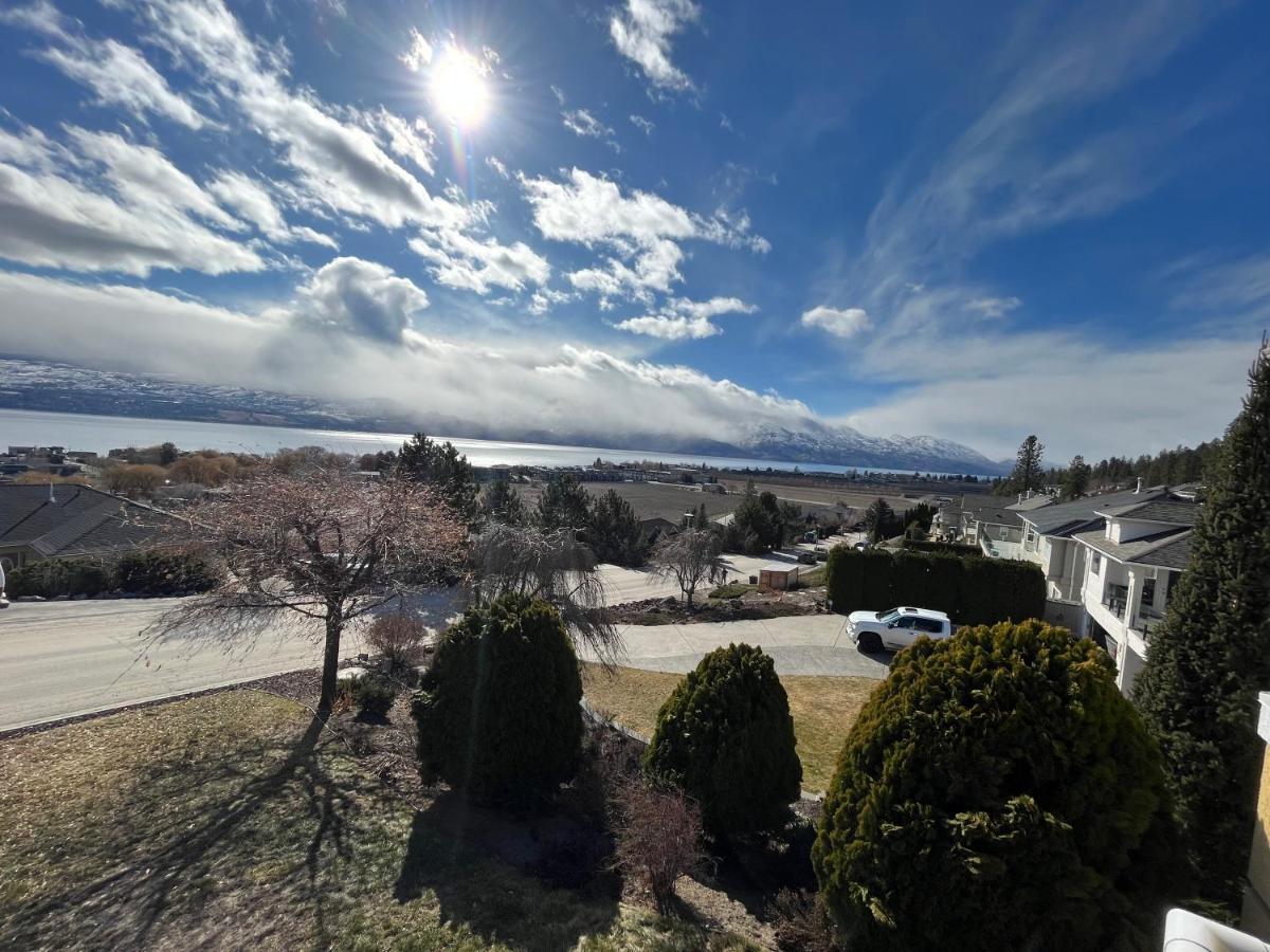Lake View Yellow House By Winary Resort West Kelowna Exterior foto