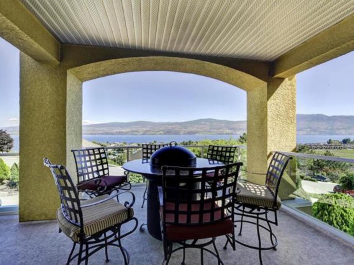 Lake View Yellow House By Winary Resort West Kelowna Exterior foto