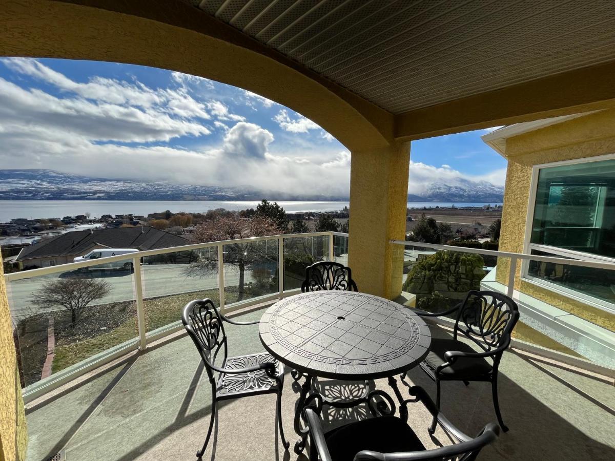 Lake View Yellow House By Winary Resort West Kelowna Exterior foto