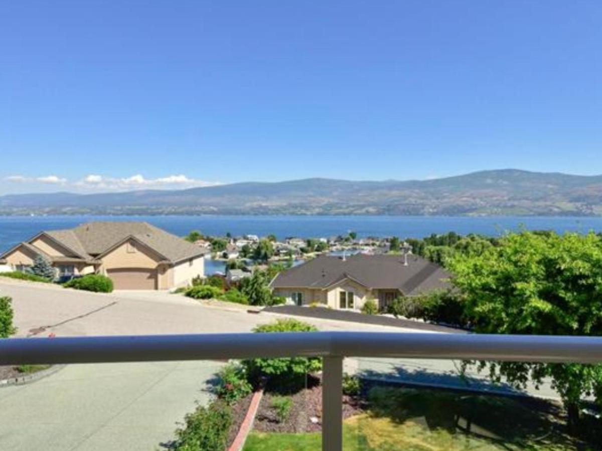 Lake View Yellow House By Winary Resort West Kelowna Exterior foto
